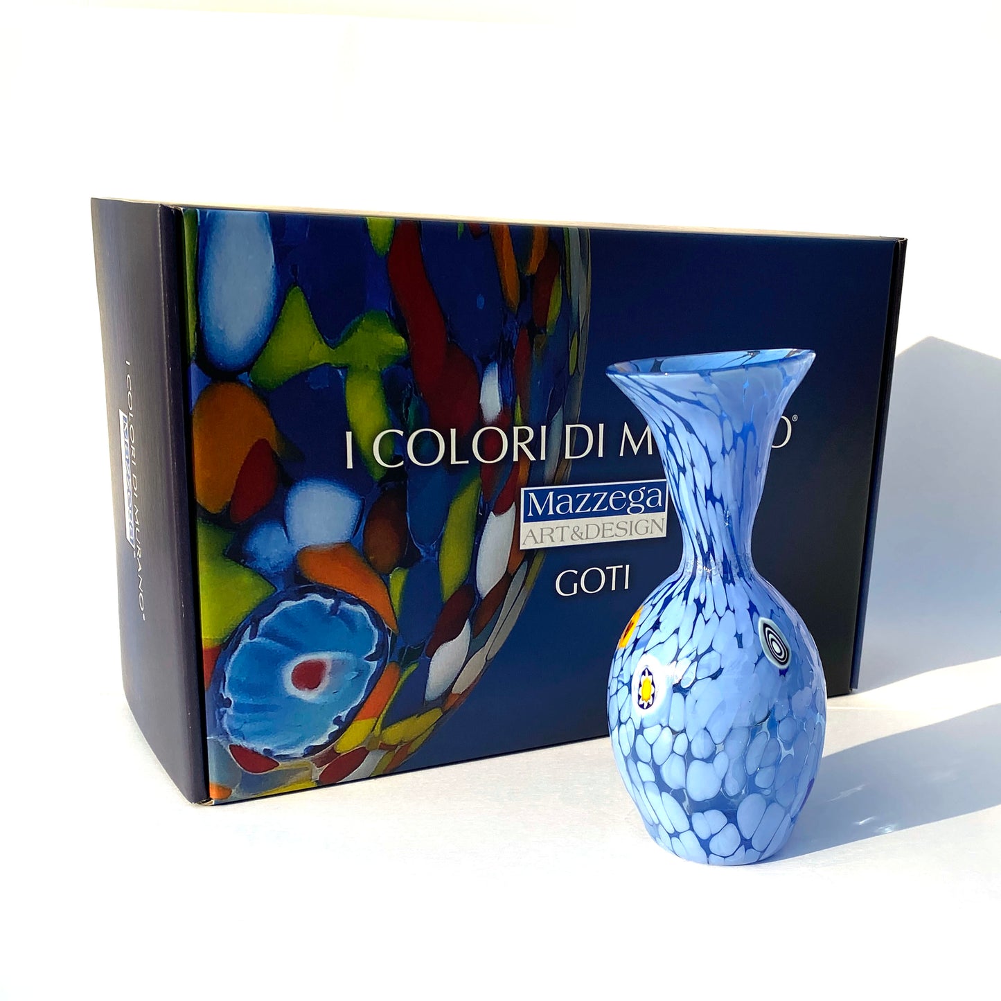 Vaso in vetro di Murano, soffiato e lavorato a mano, linea "I Colori di Murano" h. cm. 20 - Made in Murano. Cod. 08