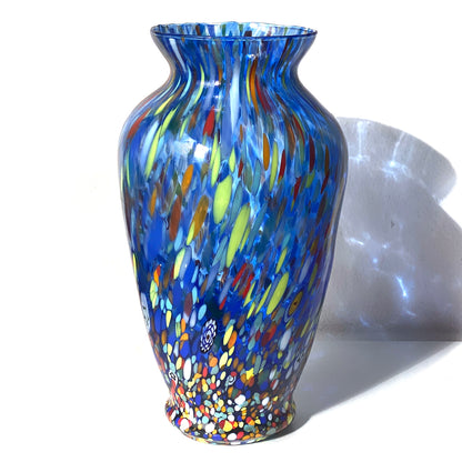 Vaso in Vetro Soffiato stile "CLASSIC" Lavorato a Mano con Murrine di Murano, linea “I Colori di Murano” h. 30 cm. Made in Italy