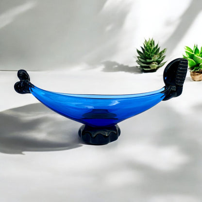 Gondola in vetro di Murano, una scultura creata dai migliori maestri di Murano, un simbolo di eleganza e tradizione.