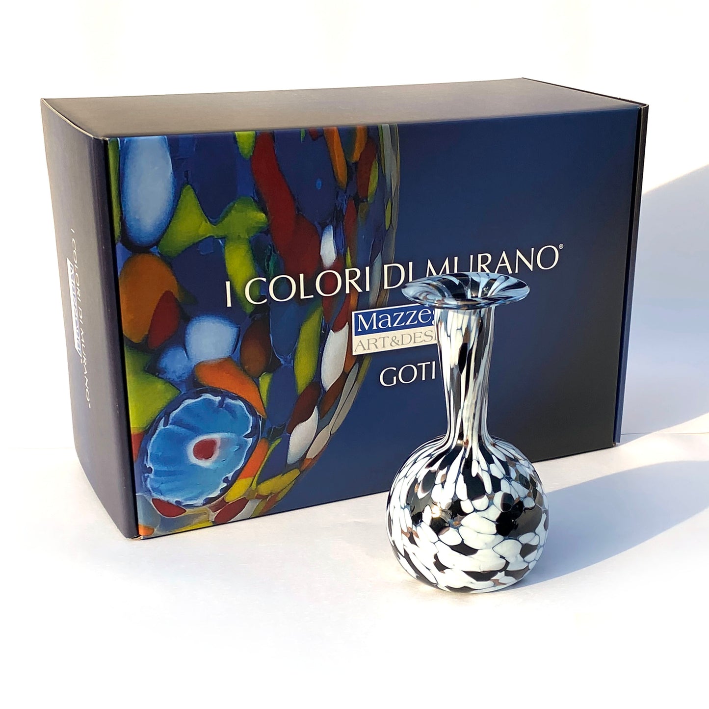 Vaso in vetro di Murano, soffiato e lavorato a mano, linea "I Colori di Murano" h. cm. 17,5 - Made in Murano. Cod. 04