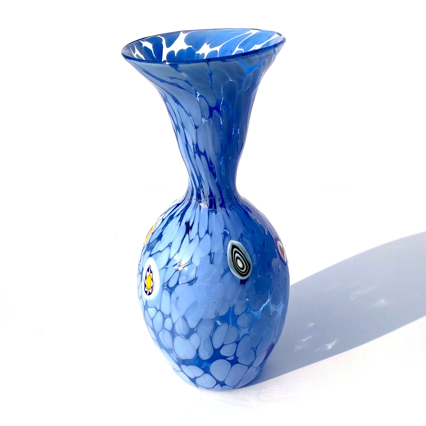Vaso in vetro di Murano, soffiato e lavorato a mano, linea "I Colori di Murano" h. cm. 20 - Made in Murano. Cod. 08