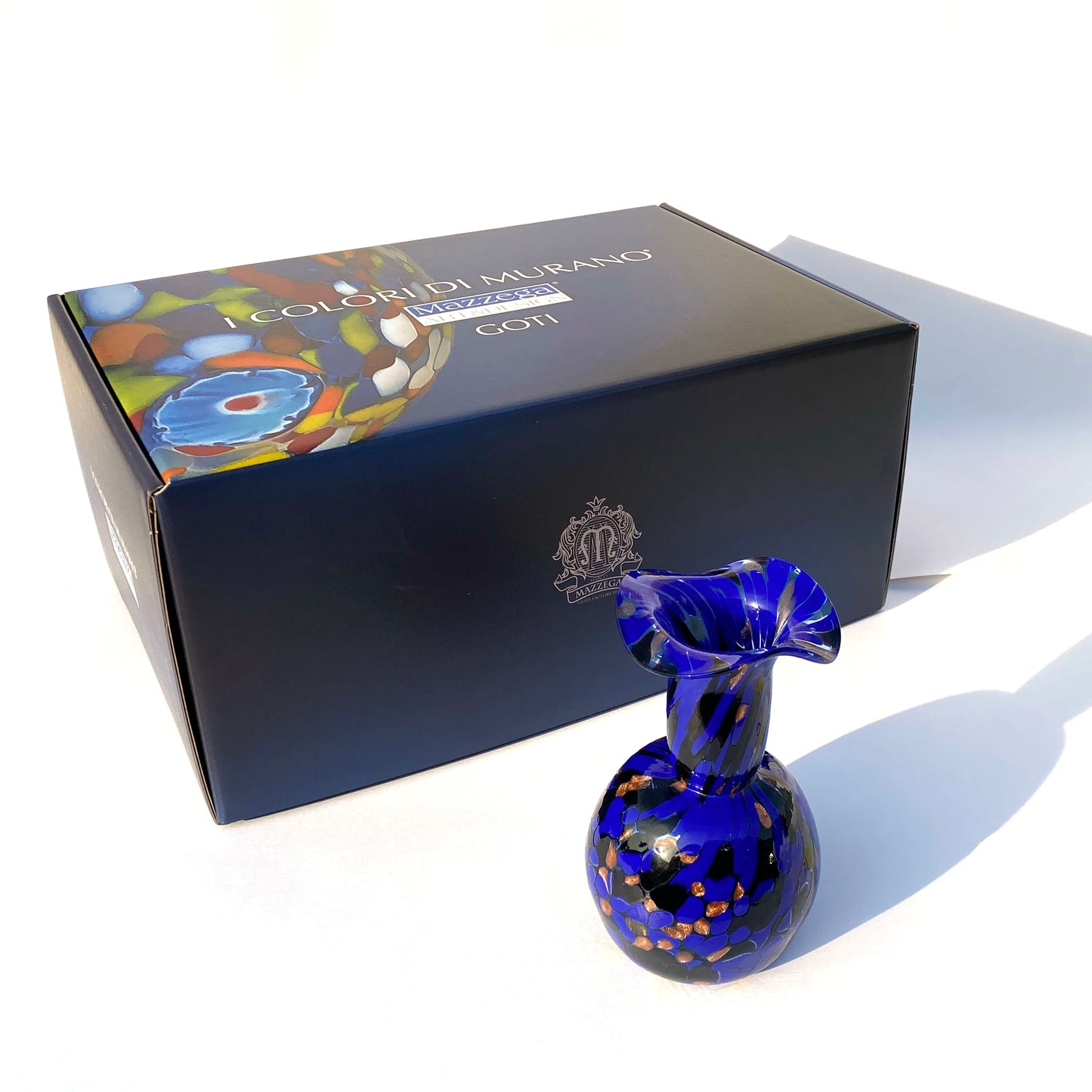 Vaso in vetro di Murano, soffiato e lavorato a mano, linea "I Colori di Murano" h. cm. 15,5 - Made in Murano. Cod. 12