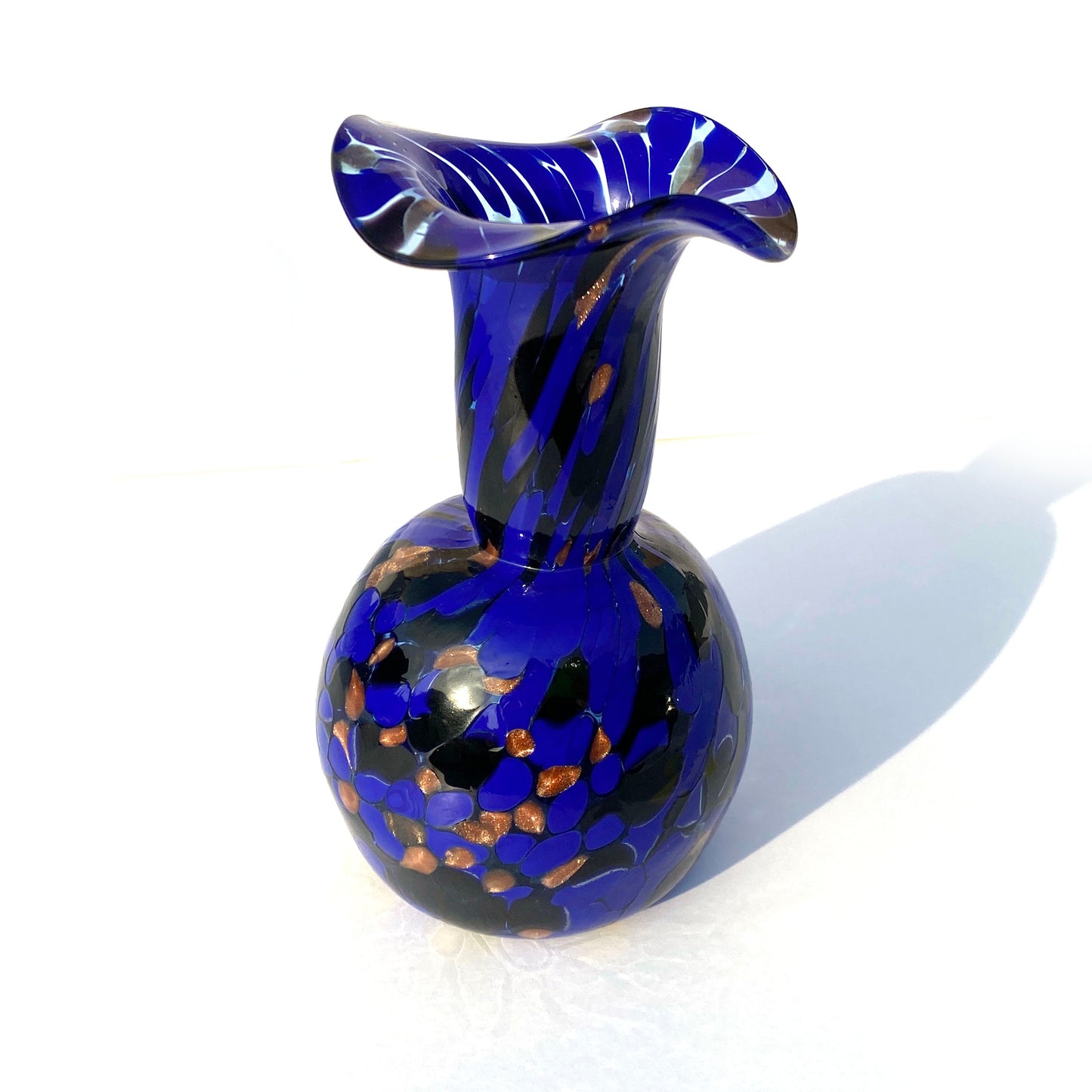 Vaso in vetro di Murano, soffiato e lavorato a mano, linea "I Colori di Murano" h. cm. 15,5 - Made in Murano. Cod. 12