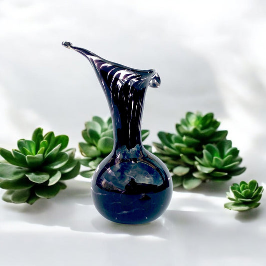 Vaso in vetro di Murano, soffiato e lavorato a mano, linea "I Colori di Murano" h. cm. 18 - Made in Murano. Cod. 26