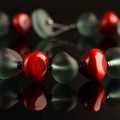 Collana Daphne in Vetro di Murano: Perle a Forma di Pietra in Tonalità Pastello e Acciaio Satinato, lunghezza circa 52 cm