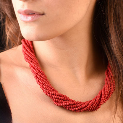 Collana Torchon Mat di Murano, 9 fili intrecciati di rare perle conteria satinato pastello vintage anni '80 (lunghezza circa 50 cm), chiusura anallergica.