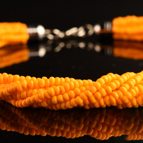 Collana Torchon Mat di Murano, 9 fili intrecciati di rare perle conteria satinato pastello vintage anni '80 (lunghezza circa 50 cm), chiusura anallergica.