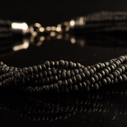 Collana Torchon Mat di Murano, 9 fili intrecciati di rare perle conteria satinato pastello vintage anni '80 (lunghezza circa 50 cm), chiusura anallergica.